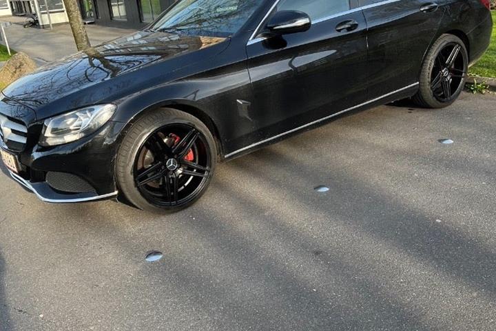 Sort Mercedes C220 fra 2014