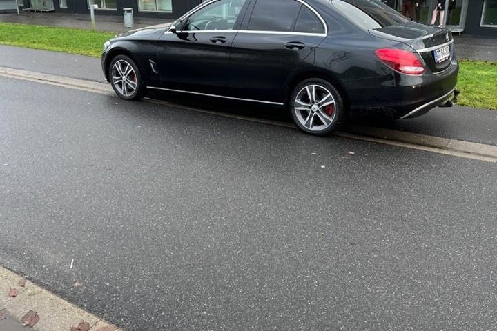 Sort Mercedes C220 fra 2014