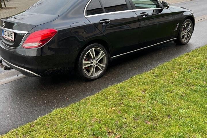 Sort Mercedes C220 fra 2014