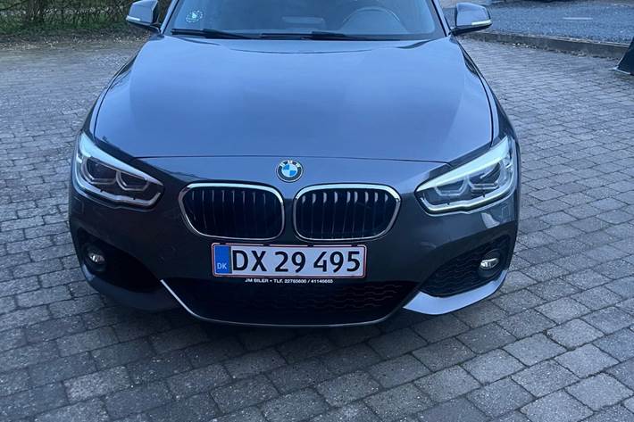 Grå BMW 118d fra 2019