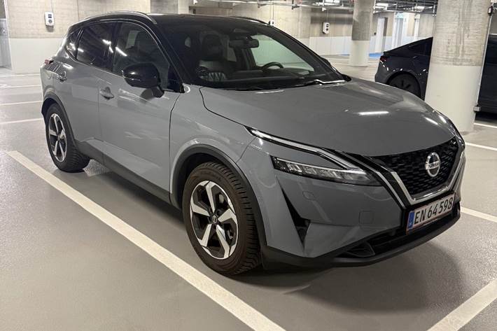 Grå Nissan Qashqai fra 2021
