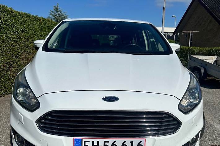 Hvid Ford S-MAX fra 2015