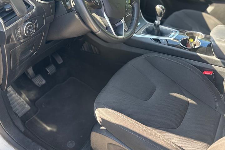 Hvid Ford S-MAX fra 2015