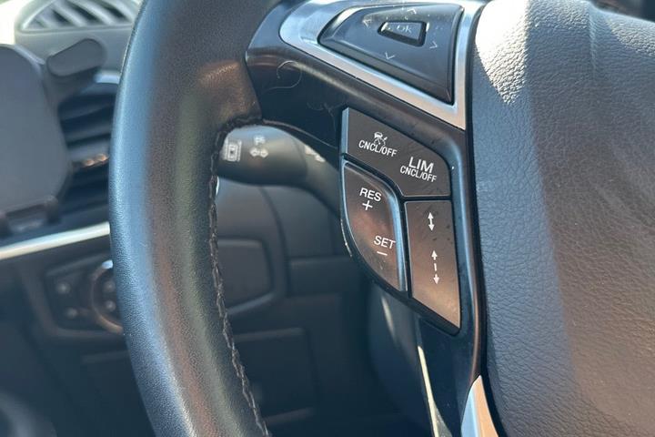 Hvid Ford S-MAX fra 2015