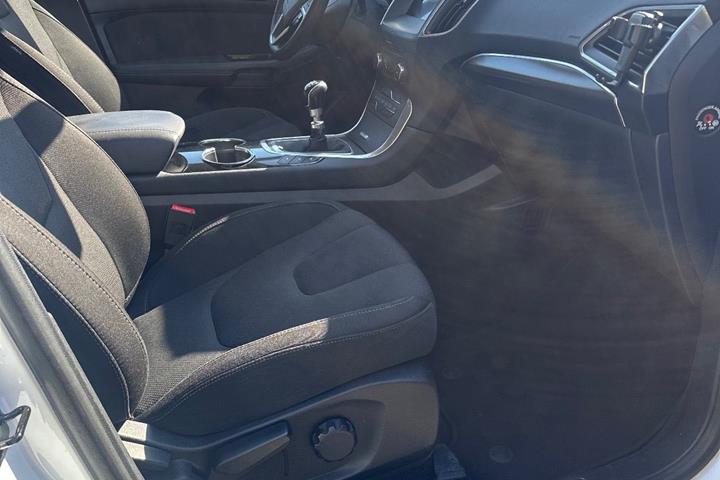 Hvid Ford S-MAX fra 2015