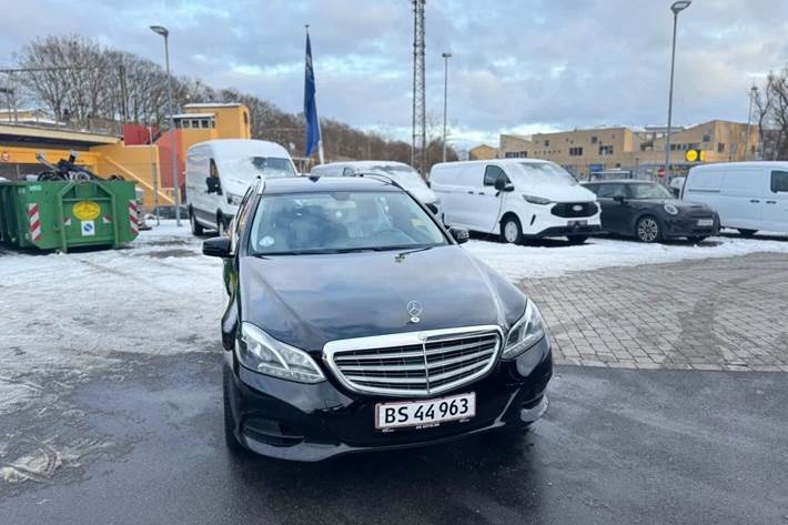 Sort Mercedes E200 fra 2014