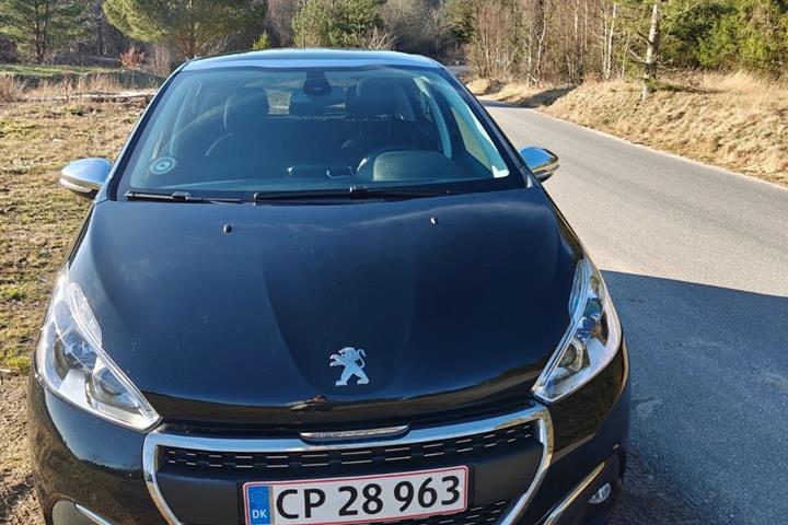 Sort Peugeot 208 fra 2019