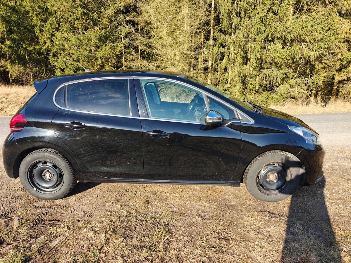 Sort Peugeot 208 fra 2019