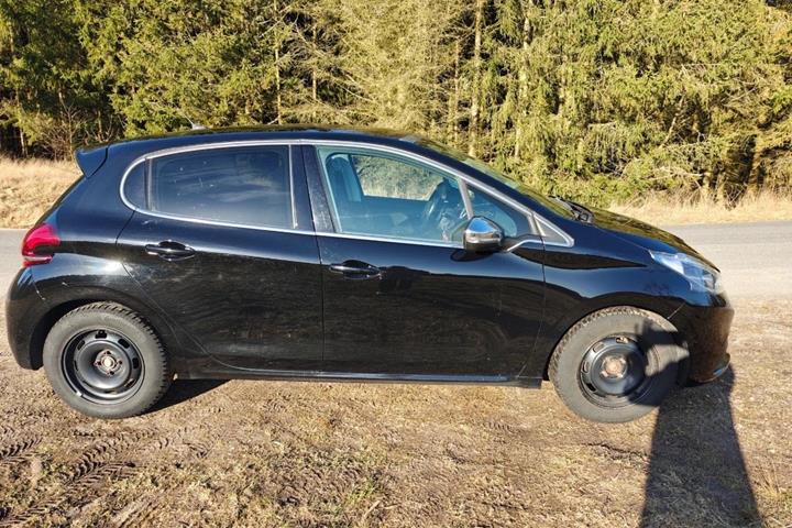 Sort Peugeot 208 fra 2019