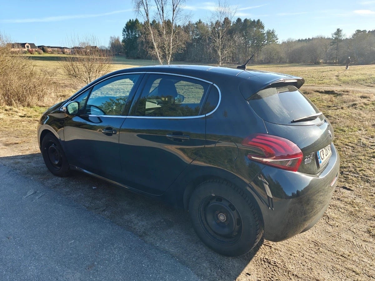 Sort Peugeot 208 fra 2019