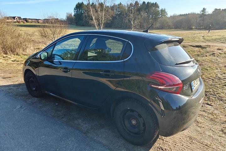Sort Peugeot 208 fra 2019