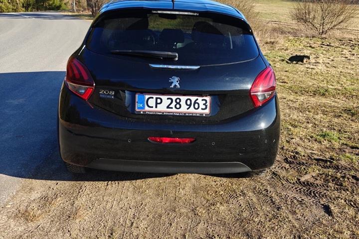 Sort Peugeot 208 fra 2019