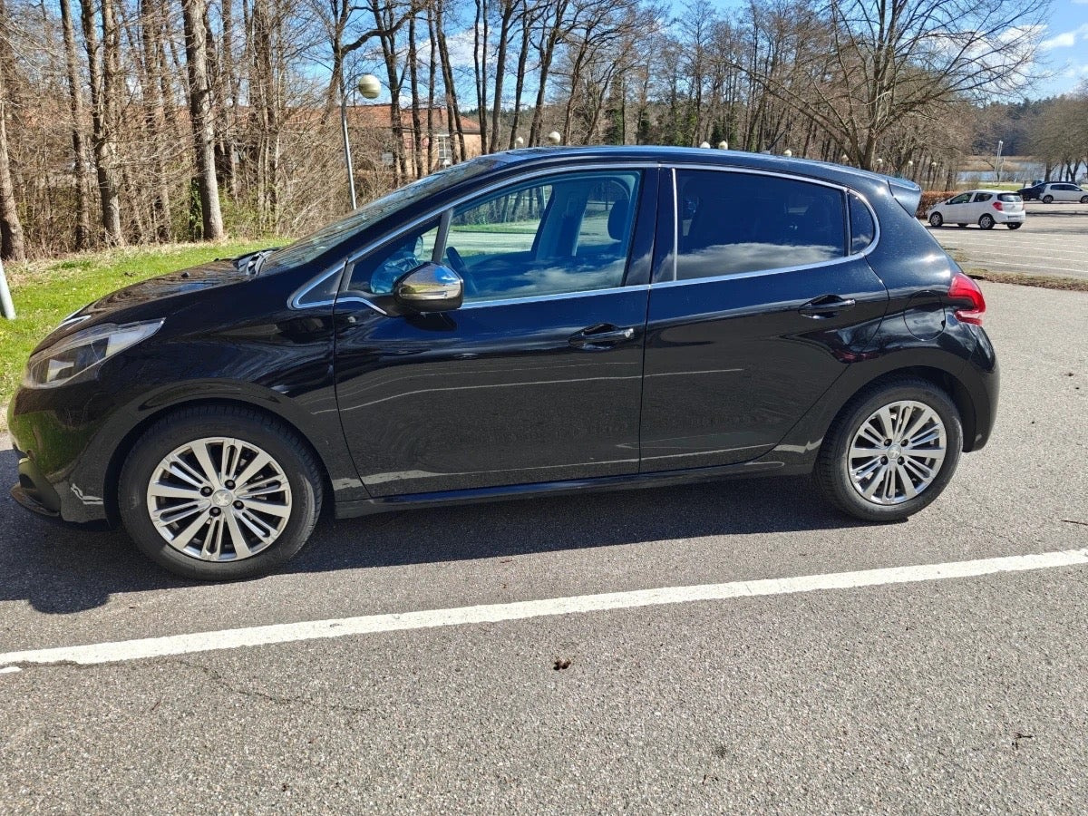 Sort Peugeot 208 fra 2019