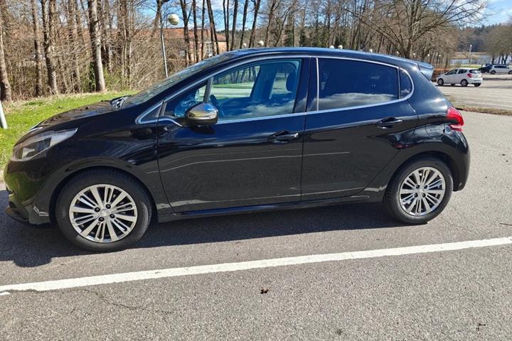 Sort Peugeot 208 fra 2019