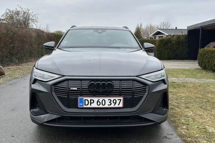 Sort Audi e-tron fra 2023