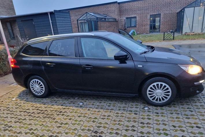 Sort Peugeot 308 fra 2017