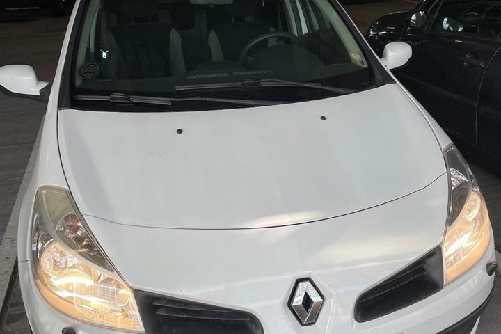 Hvid Renault Clio III fra 2012