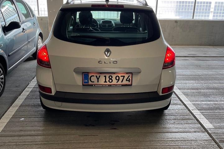 Hvid Renault Clio III fra 2012