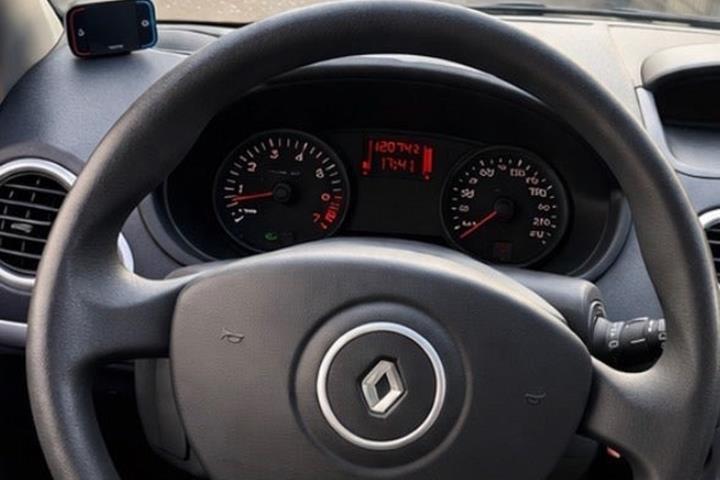 Hvid Renault Clio III fra 2012