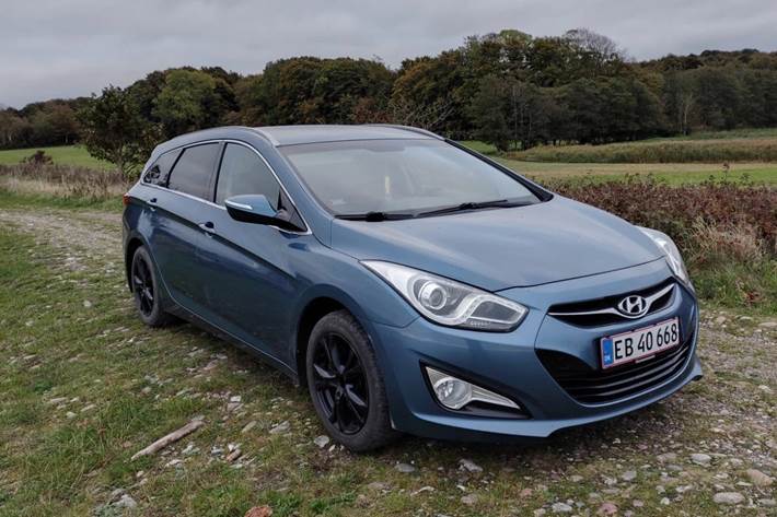 Blå Hyundai i40 fra 2013