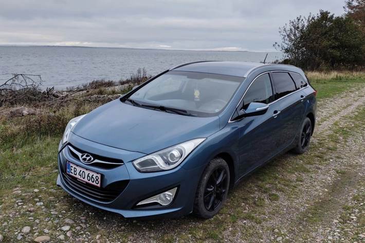 Blå Hyundai i40 fra 2013