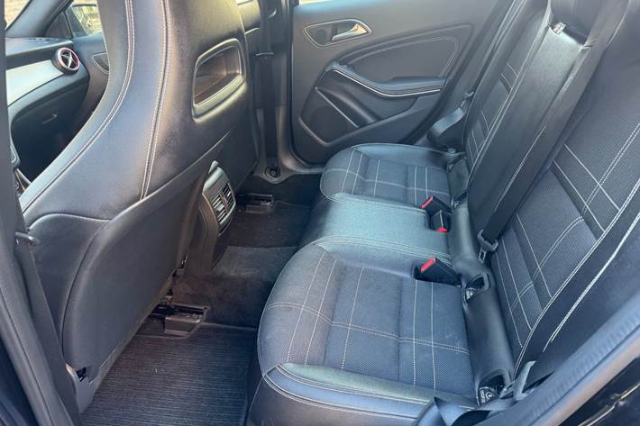 Sort Mercedes GLA200 fra 2016