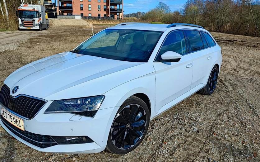 Skoda Superb 2,0 TSi 280 Style Combi DSG 4x4