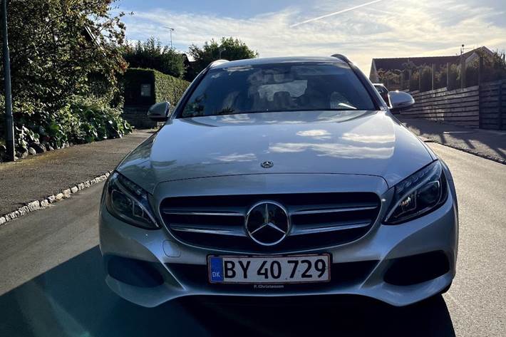 Grå Mercedes C220 d fra 2017