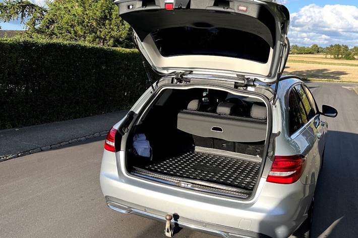 Grå Mercedes C220 d fra 2017