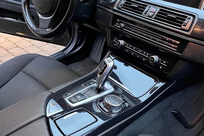 Sort BMW 520d fra 2016