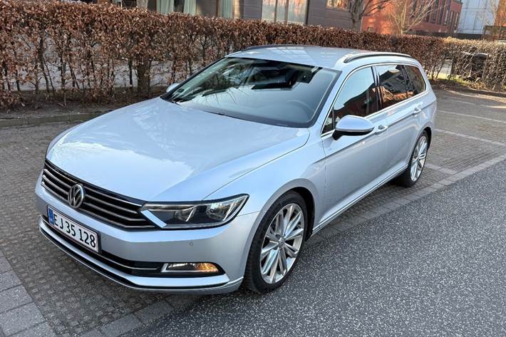 Sølv VW Passat fra 2017