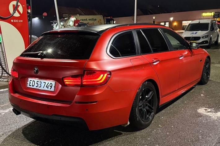 Rød BMW 530d fra 2015