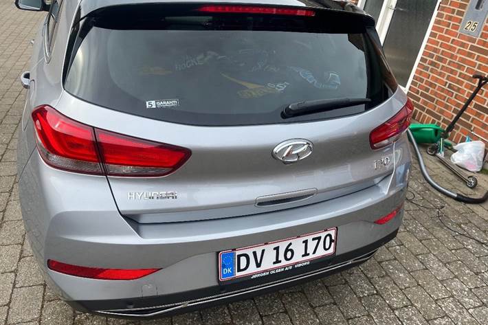 Grå Hyundai i30 fra 2023