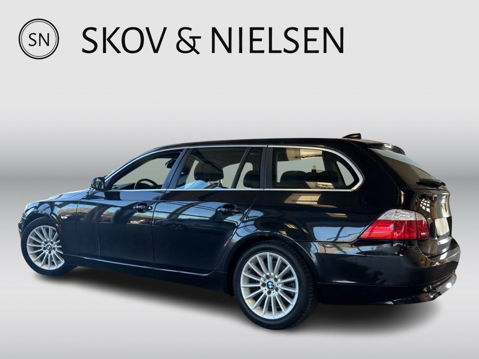 Sort BMW 520d fra 2008