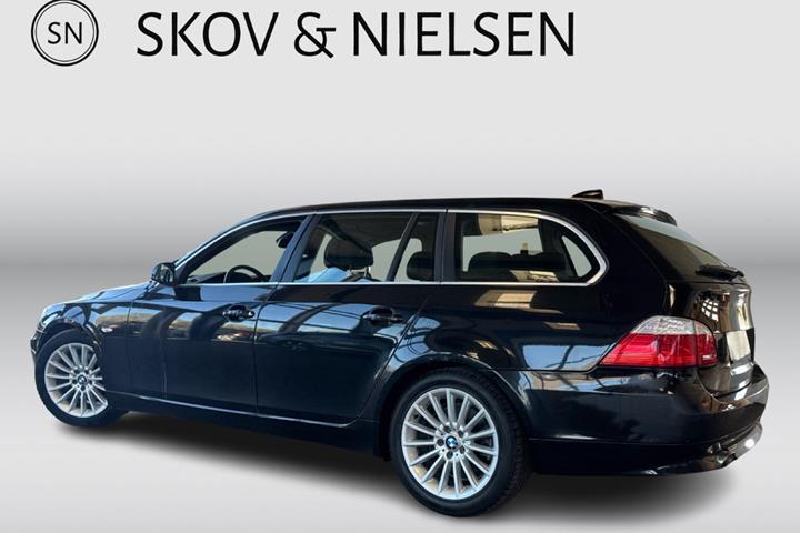 Sort BMW 520d fra 2008