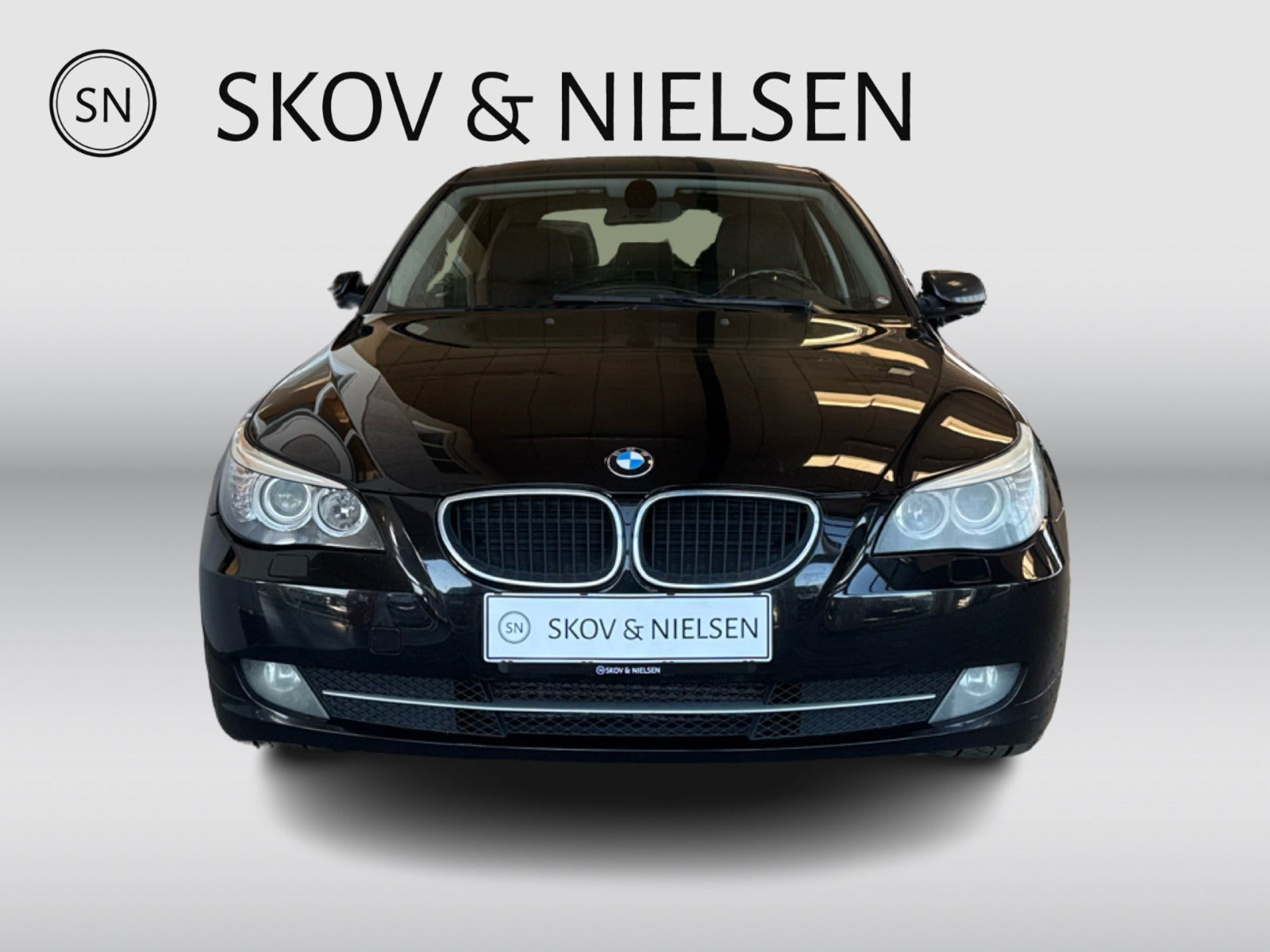 Sort BMW 520d fra 2008