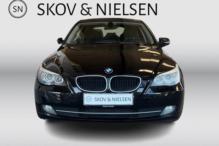 Sort BMW 520d fra 2008