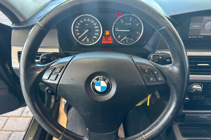 Sort BMW 520d fra 2008