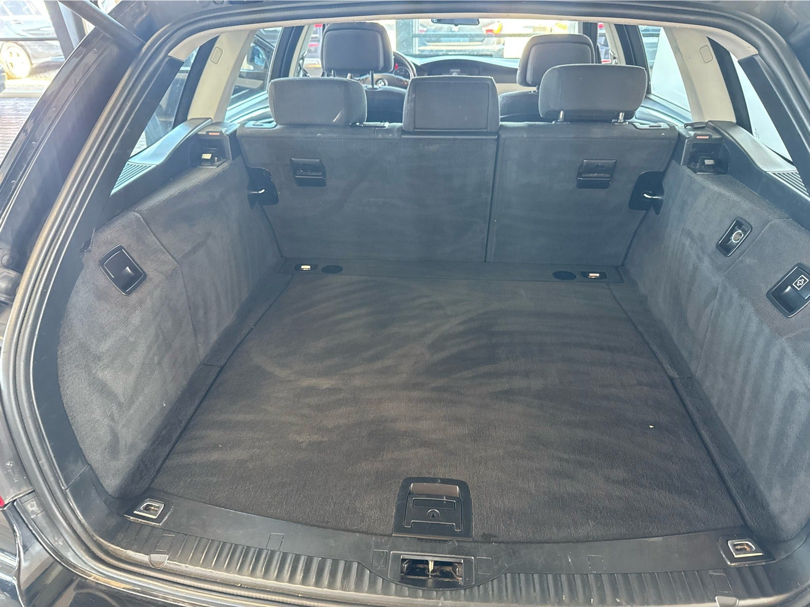 Sort BMW 520d fra 2008