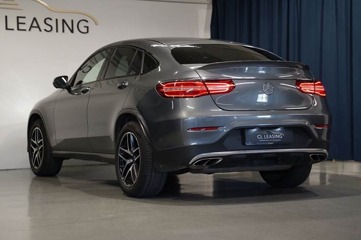 Grå Mercedes GLC43 fra 2017