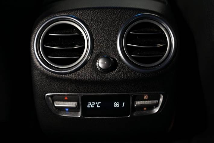 Grå Mercedes GLC43 fra 2017