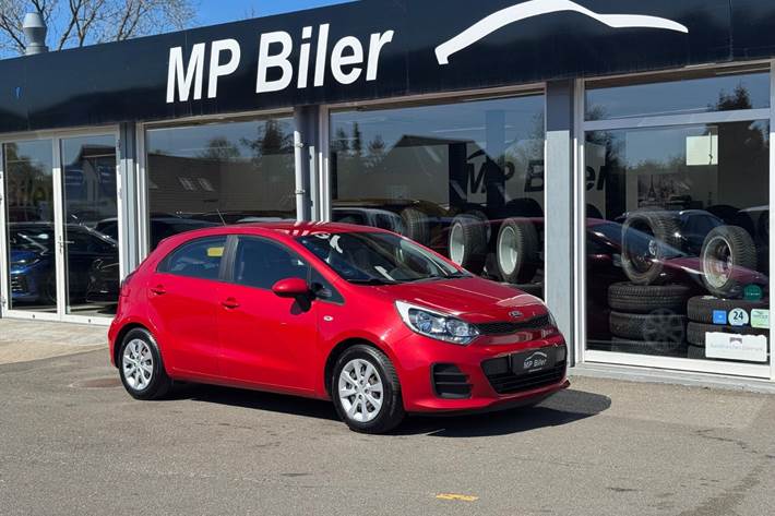 Rød Kia Rio fra 2016