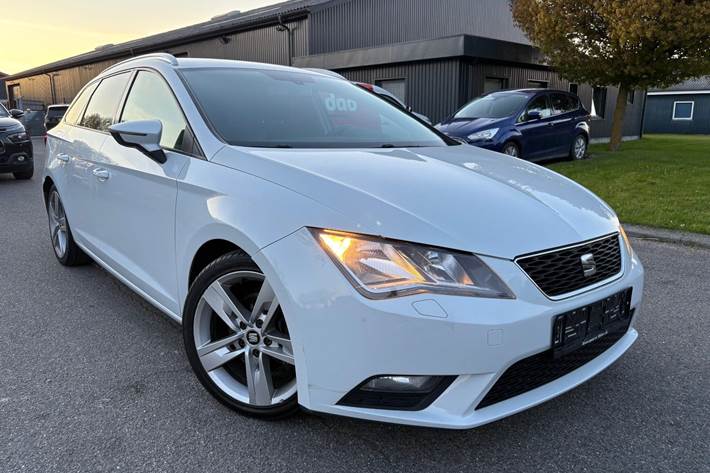 Hvid Seat Leon fra 2016 set udefra