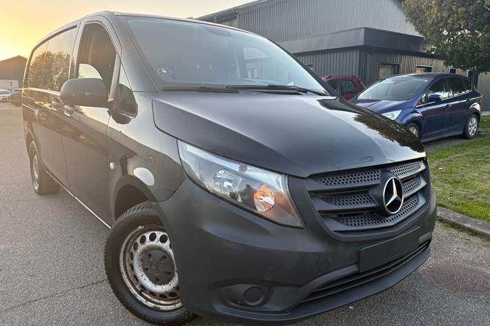 Sort Mercedes Vito 119 fra 2016