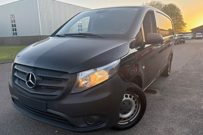 Sort Mercedes Vito 119 fra 2016