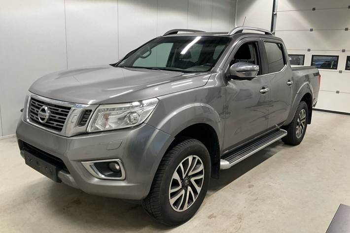 Sort Nissan Navara fra 2018