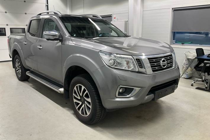 Sort Nissan Navara fra 2018