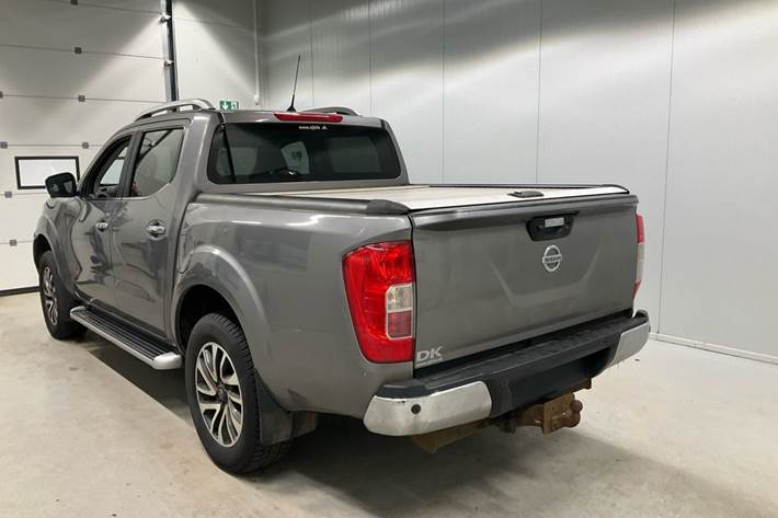 Sort Nissan Navara fra 2018