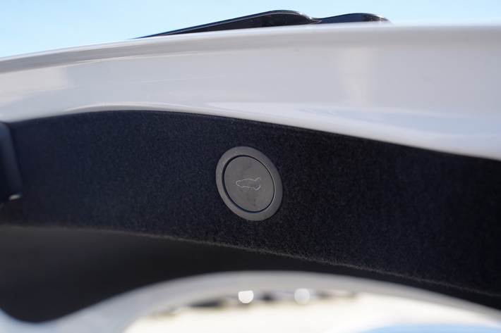 Hvid Tesla Model 3 fra 2024