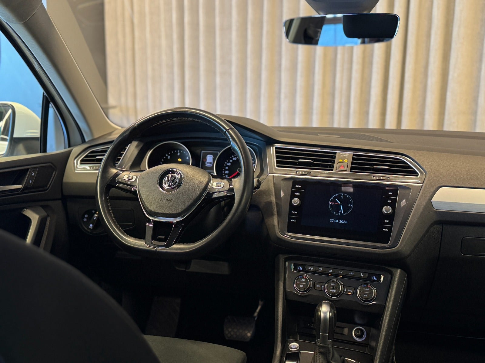 Hvid VW Tiguan fra 2019